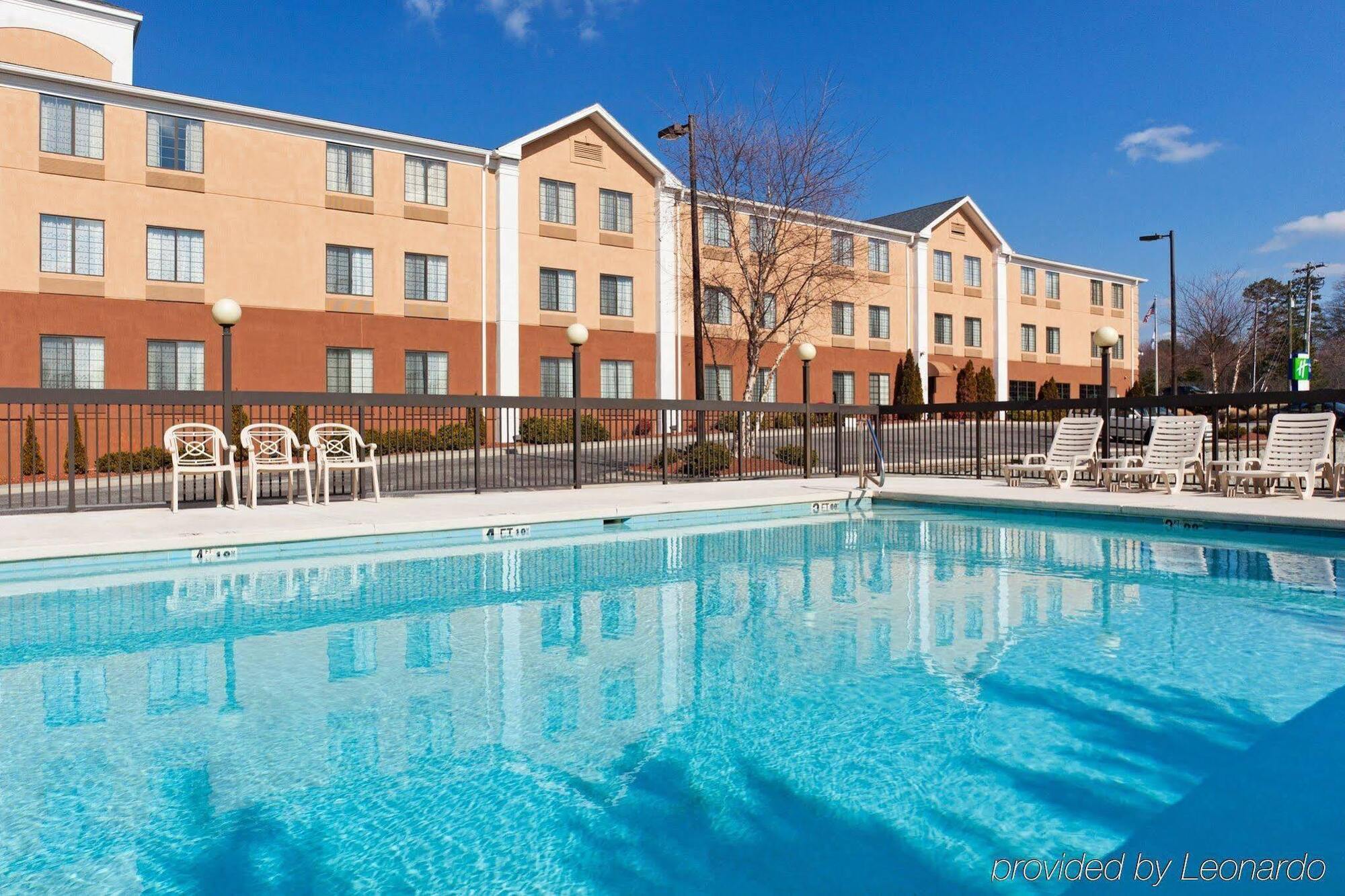 Holiday Inn Express Winston-Salem By Ihg Екстериор снимка